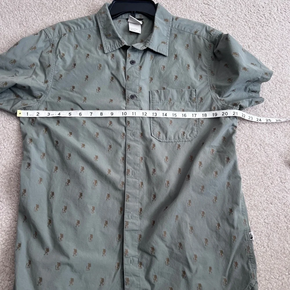 The North Face Mens Short Sleeve Button Up Shirt Green‎ Bigfoot Print Size Large